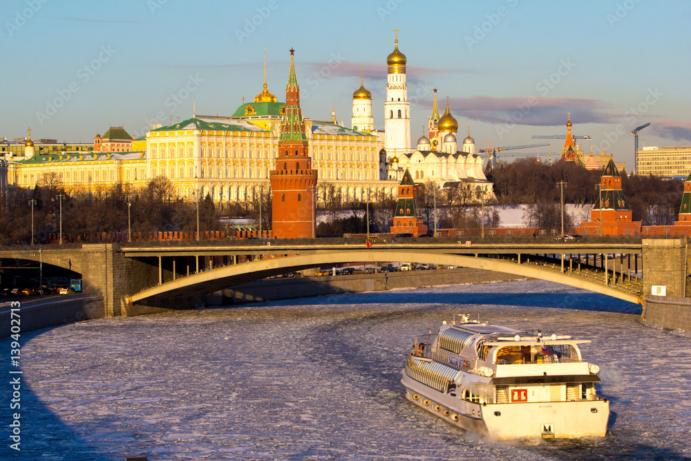 Fototapeta premium Moscow River and Kremlin