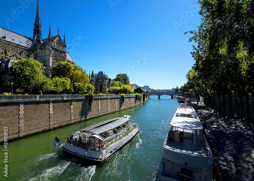 Canvas Print Boats near Notre Dame