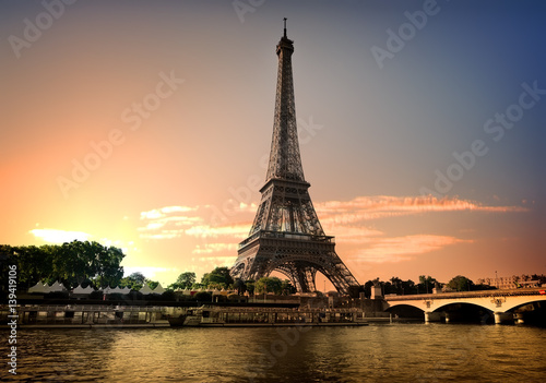 Obraz w ramie Summer evening in Paris