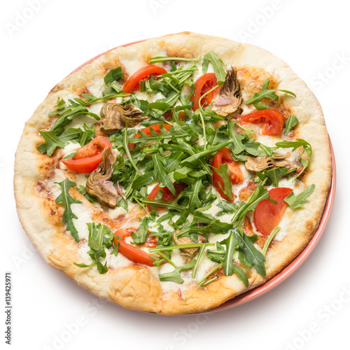 Pizza vegetariana con carciofi,rucola,pomodoro e mozzarella 