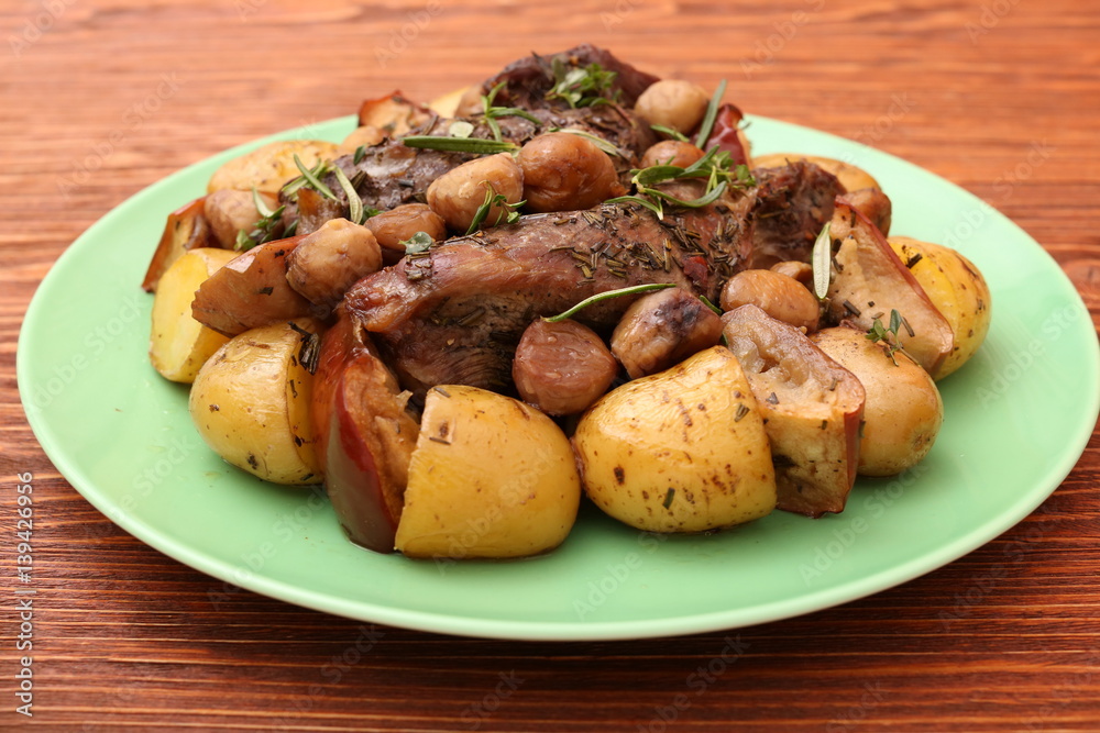 Beef roasted with potatoes, chestnuts, apples Beef roasted with potatoes, chestnuts, apples