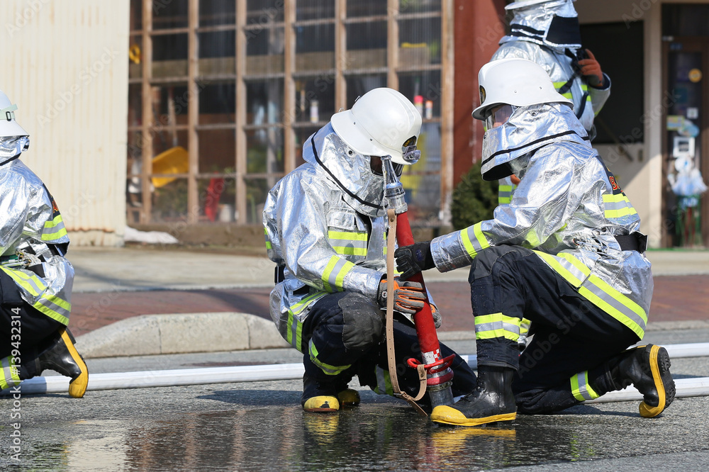 Obraz premium 消防士