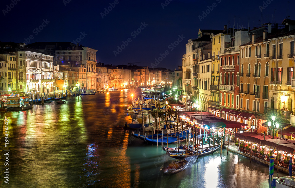 Venise le grand Canal la nuit
