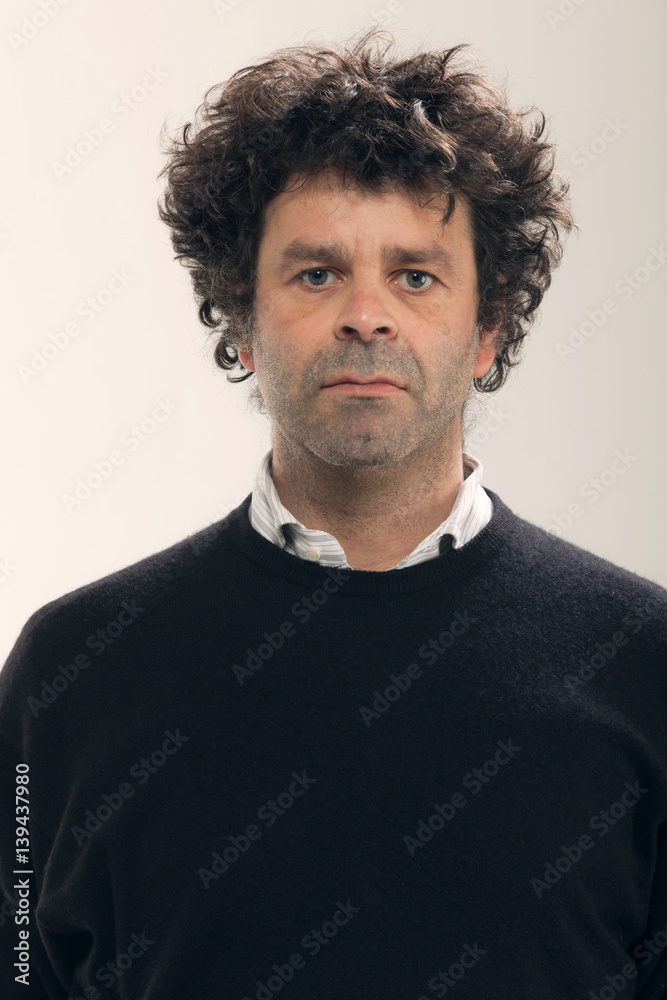 Obraz premium Adult man with curly hair