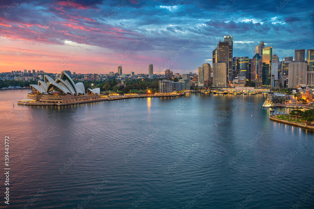 Naklejka premium Miasto Sydney. Pejzaż miejski z Sydney, Australia podczas wschodu słońca.