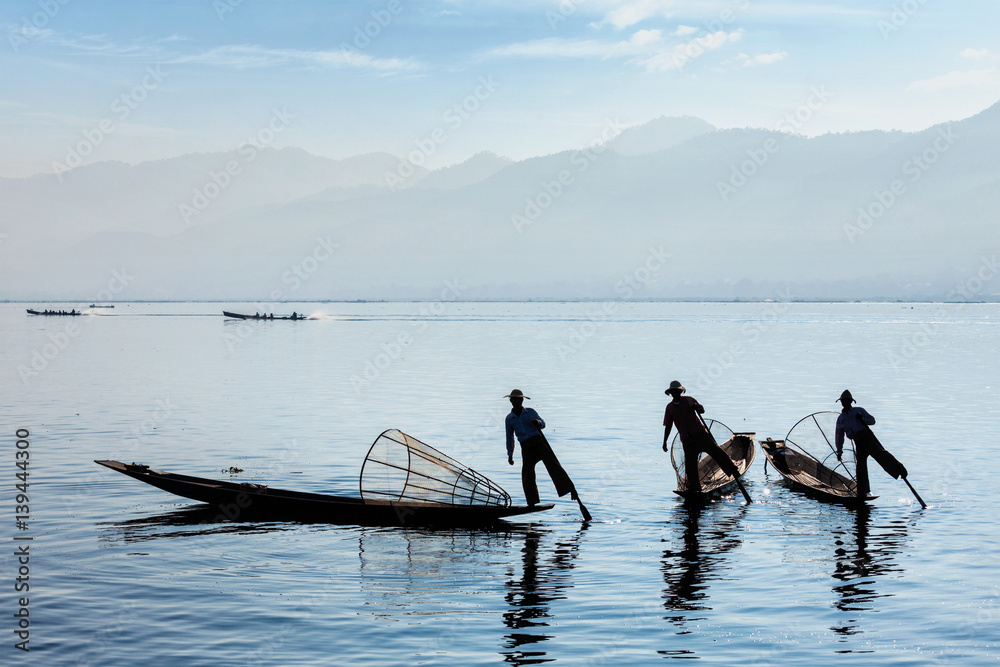 Naklejka premium Traditional Burmese fisherman at Inle lake, Myanmar