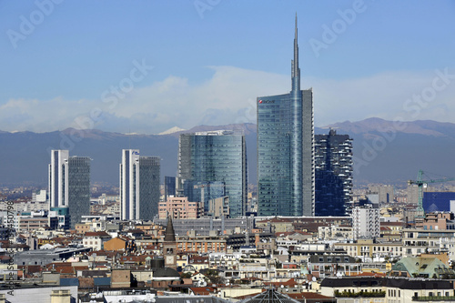 Milano - panoramica della citta - Sky line e montagne