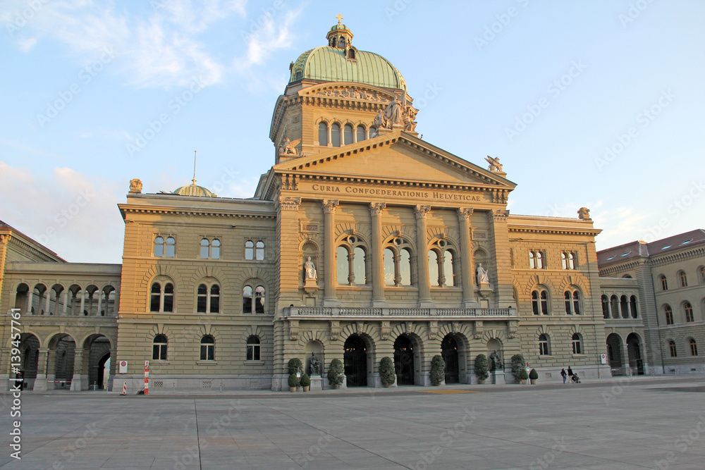 Fototapeta premium bundeshaus in bern, schweiz 