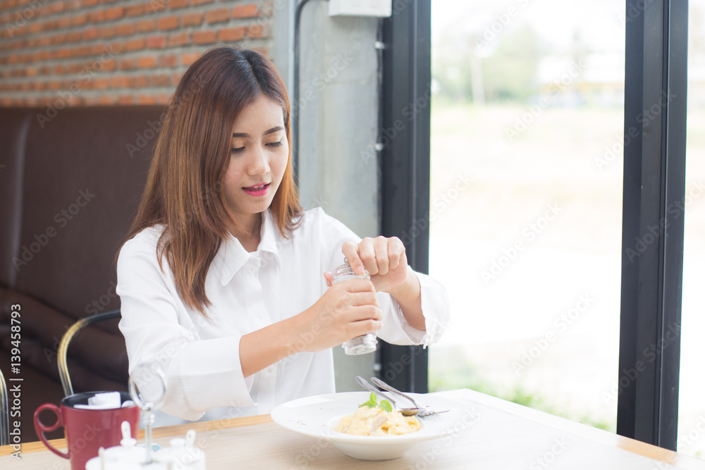 Asian beautiful women have lunch at restaurant.