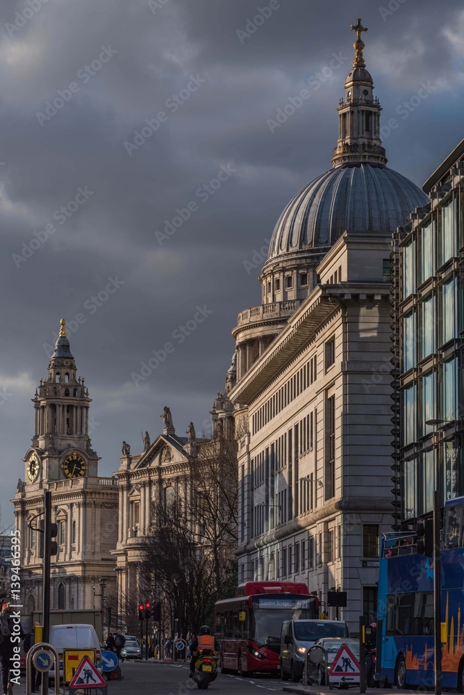 London Cannon Street mit St. Pauls Kathedrale, Hochformat