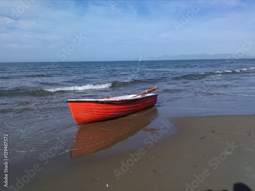 barca nel mare