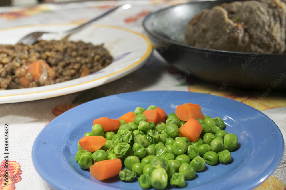 steamed peas with carrots