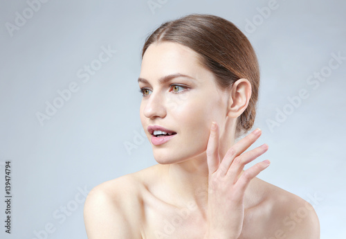 Beautiful young woman on co...