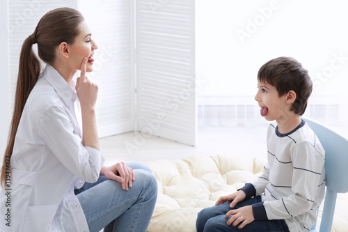 Billede på lærred Cute little boy at speech therapist office