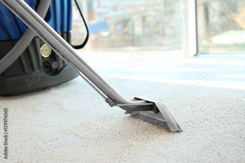 Fotografie Steam vapor cleaner removing dirt from carpet in flat