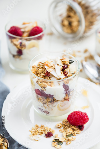 Healthy Energy-boosting Granola and Yogurt Breakfast