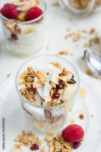 Healthy Energy-boosting Granola and Yogurt Breakfast