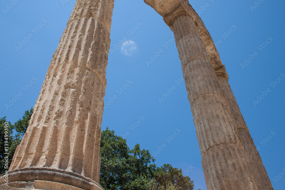 Columnas griegas en Olimpia, Grecia