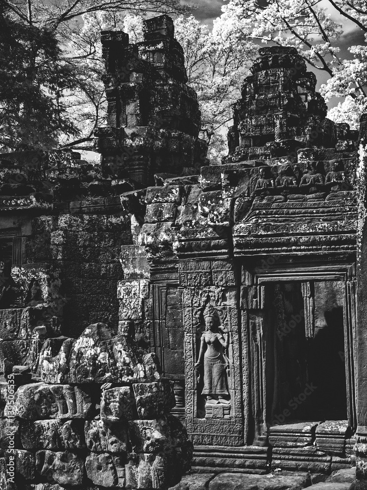Fototapeta premium INFRARED image od Angkor Wat - The bliss of Khmer art and architecture 