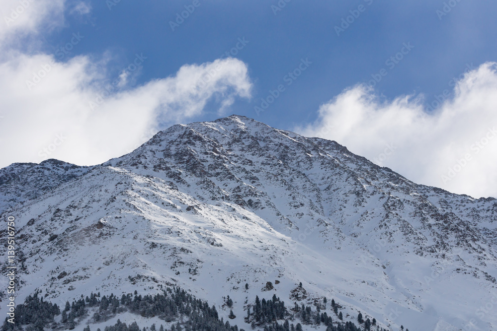 Winterliche Berggipfel