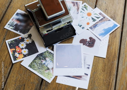 Messy pile of instant photo prints © Rawpixel.com