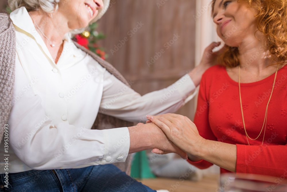 Fototapeta premium Women holding hands