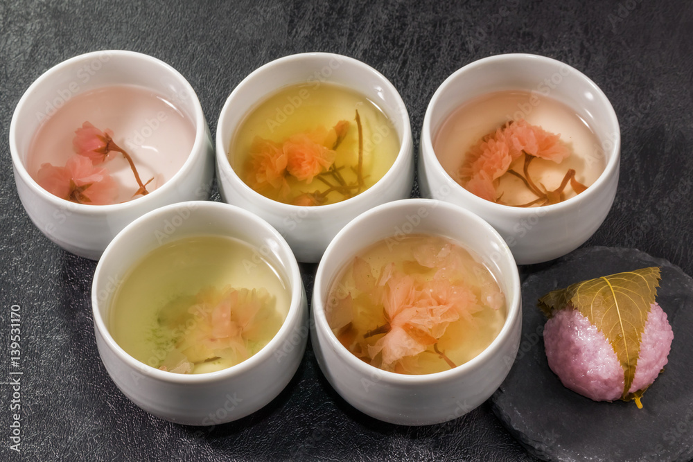 お花のハーブティー Flower-flavored tea set お花のハーブティー Flower-flavored tea set