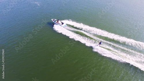 wake board vu d'un drone