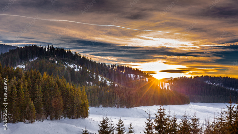 Obraz premium Alpine landscape at sunset