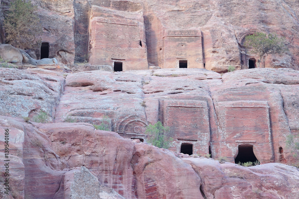 Φωτογραφία Ancient ruins of the Petra stone city, biggest tourist attraction in Jordan