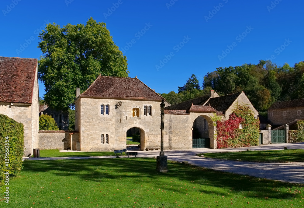 Fontenay Kloster im Burgund, Frankreich - Fontenay Abbey in Burgundy