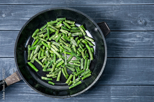 Bild auf Leinwand Cuted green french bean on the pan ready for frying.