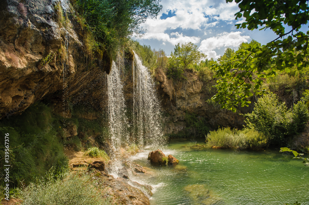 Fototapeta premium cascada en Vallecillo