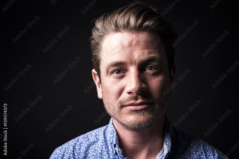 Obraz premium Closeup portrait of confident man on black background.