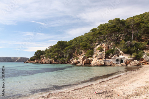 Minorque, les eaux claires de la plage d' Algaiarens  photo