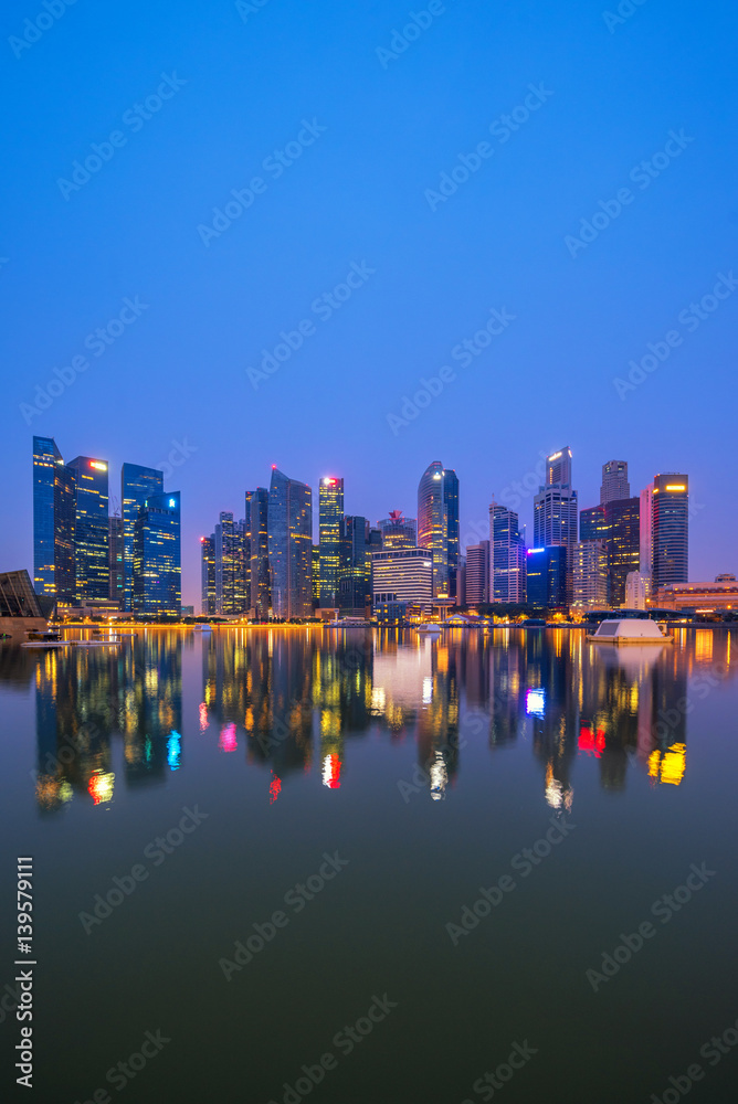 Naklejka premium Singapore Skyline. Singapore`s business district, blue sky and night view for marina bay