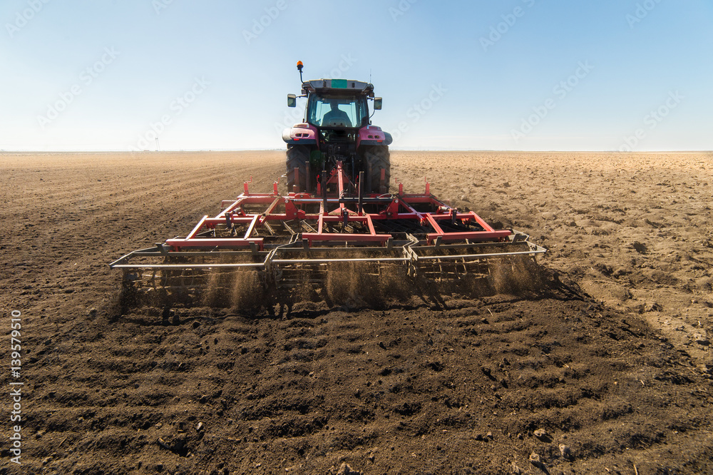 Fototapeta premium Tractor preparing land