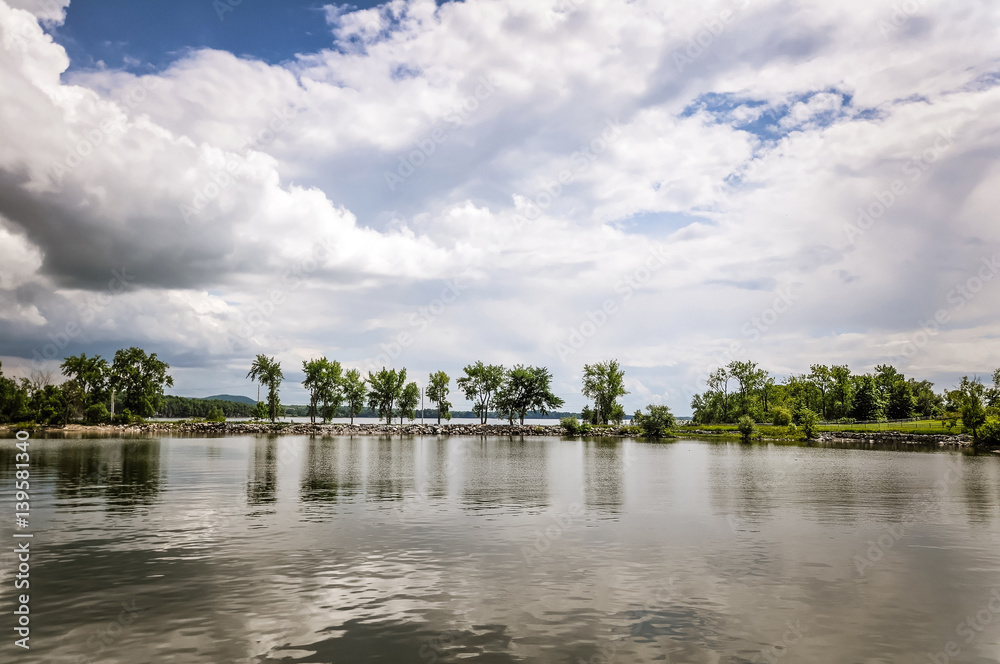 Obraz premium Water, trees and cloud on Lake champlain