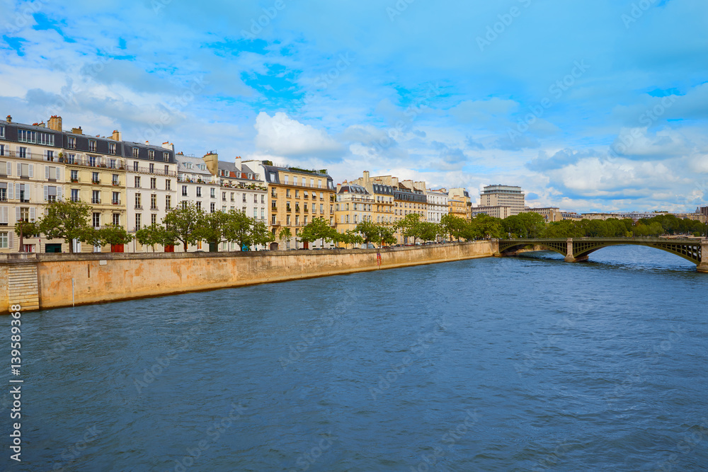 Pont de la Tournelle over Seine river of Paris