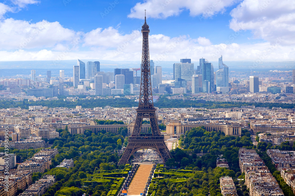 Naklejka premium Wieża Eiffla w Paryżu i panorama z lotu ptaka Francja