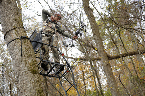 Bow hunter tree stand ladder climb