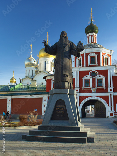 Памятник основателю Зачатьевского монастыря святителю Алексию, митрополиту Московскому. photo