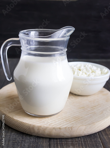 Fresh milk and cottage cheese