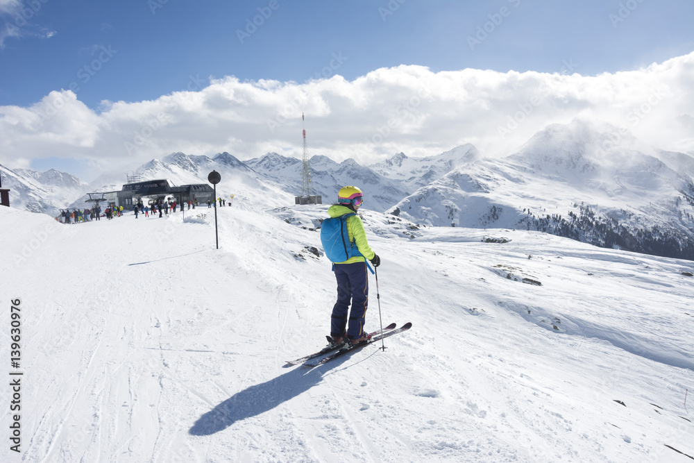 Skifahrer im Winterurlaub in Tirol Skifahrer im Winterurlaub in Tirol