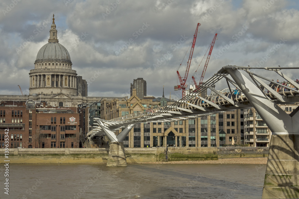 Fototapeta premium View Across the Thames to St Pauls