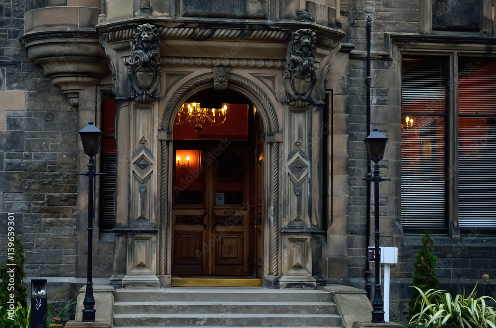 Obraz premium Front gate of a house located at Ediburgh, Scotland, UK.