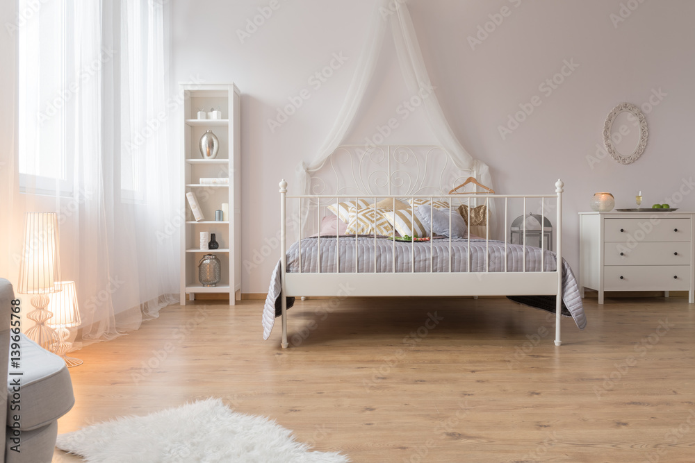 Spacious bedroom with double bed Spacious bedroom with double bed