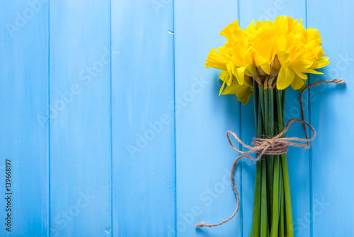 Fototapeta Naklejka Na Ścianę i Meble -  Spring easter background with daffodils bouquet on wooden table