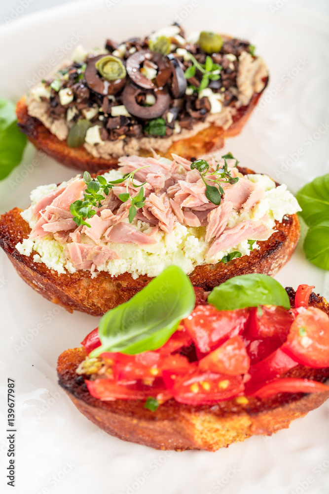 Frische selbstgemachte bruschetta brote Frische selbstgemachte bruschetta brote