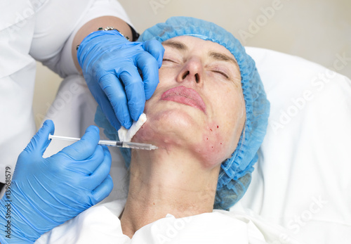 Cosmetic treatment with injection in a clinic 